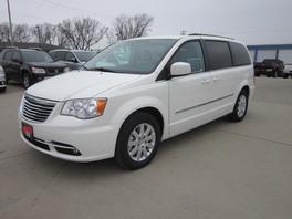 Chrysler Town and Country 2013 photo 6