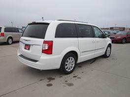 Chrysler Town and Country 2013 photo 7