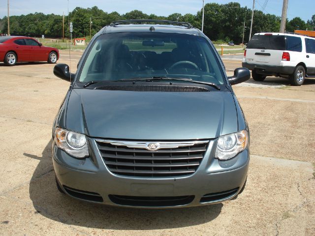 Chrysler Town and Country 2014 photo 3