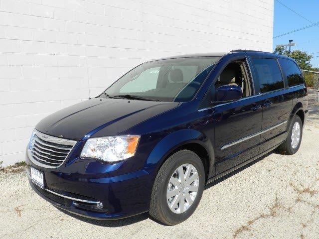 Chrysler Town and Country 2014 photo 2