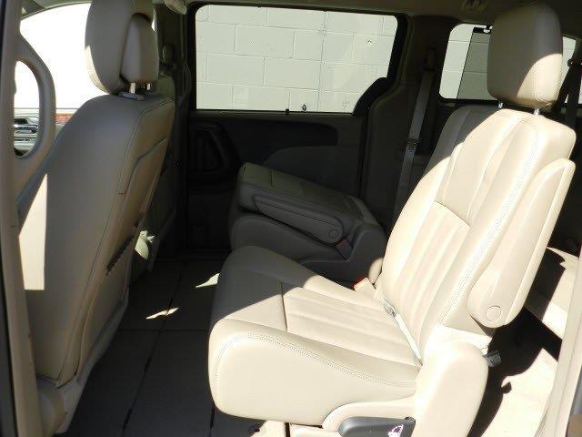 Chrysler Town and Country 2014 photo 4