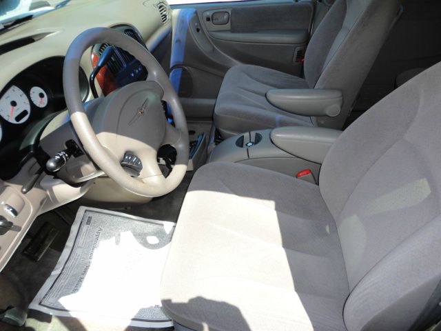 Chrysler Town and Country 2014 photo 3