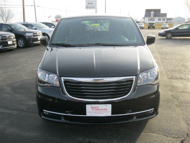 Chrysler Town and Country 2014 photo 3