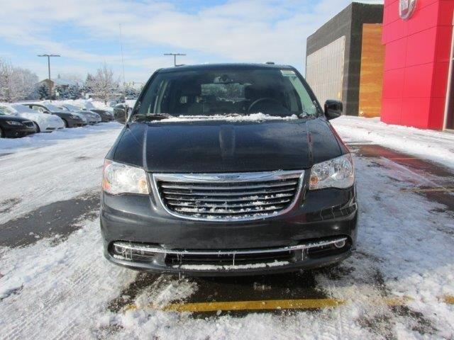 Chrysler Town and Country 2014 photo 1
