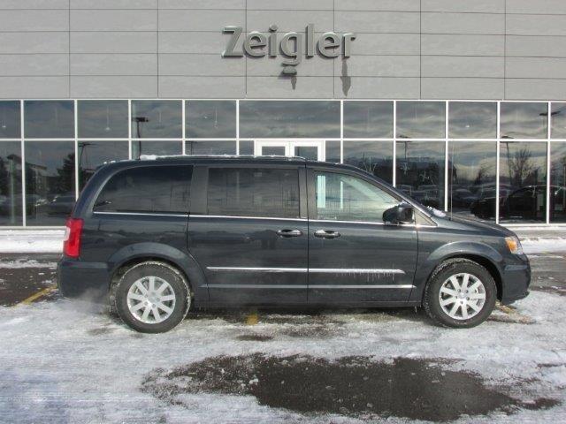 Chrysler Town and Country 2014 photo 3