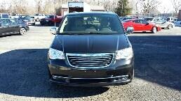 Chrysler Town  Country 2013 photo 2