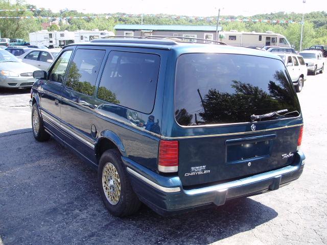 Chrysler Town and Country 1994 photo 1