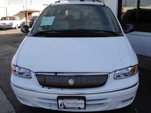 Chrysler Town and Country 1996 photo 1