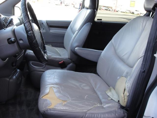 Chrysler Town and Country 1996 photo 3