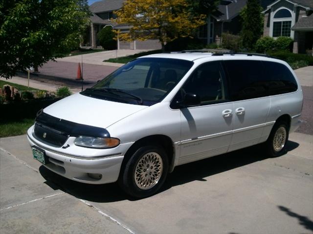 Chrysler Town and Country S Sedan Under FULL Factory Warranty MiniVan