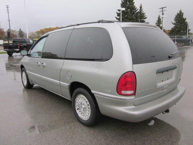 Chrysler Town and Country 1997 photo 2