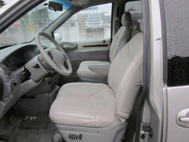 Chrysler Town and Country 1997 photo 5