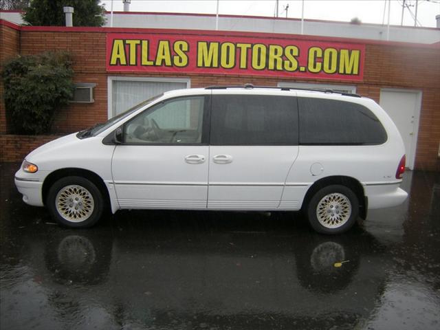 Chrysler Town and Country 1997 photo 1