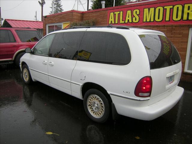 Chrysler Town and Country 1997 photo 2