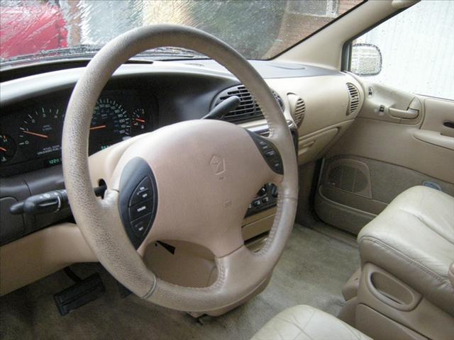 Chrysler Town and Country 1997 photo 3
