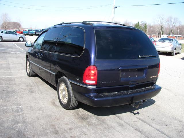 Chrysler Town and Country 1997 photo 5