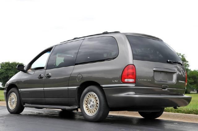Chrysler Town and Country 1997 photo 3
