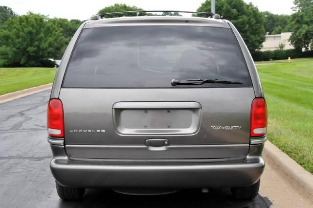 Chrysler Town and Country 1997 photo 4