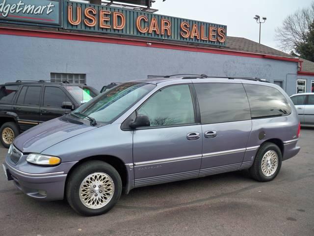 Chrysler Town and Country 1997 photo 1