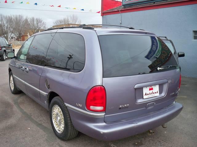 Chrysler Town and Country 1997 photo 2