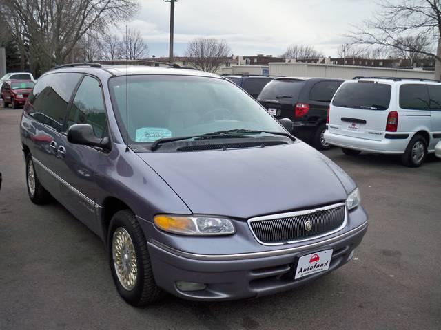 Chrysler Town and Country 1997 photo 3