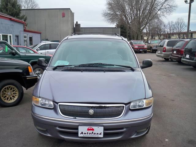 Chrysler Town and Country 1997 photo 4