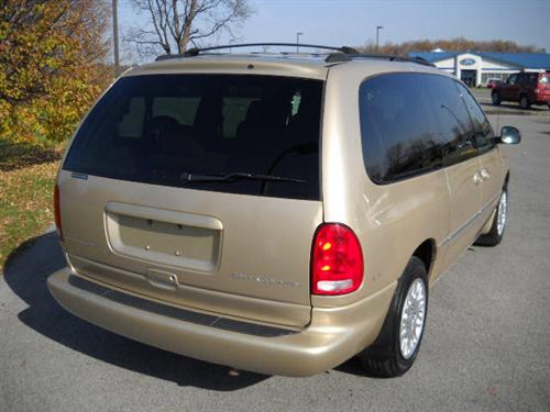 Chrysler Town and Country 1999 photo 2