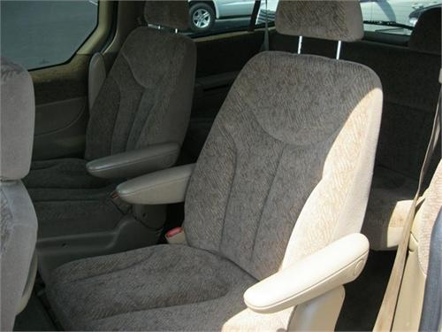 Chrysler Town and Country 1999 photo 2