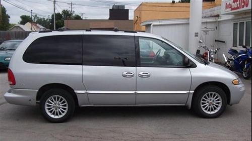 Chrysler Town and Country 2000 photo 1