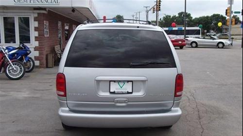 Chrysler Town and Country 2000 photo 2