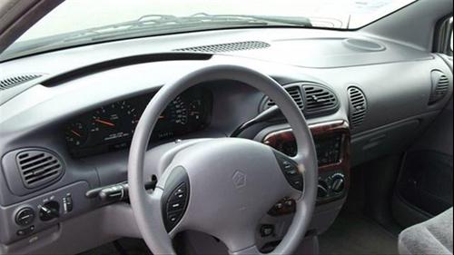 Chrysler Town and Country 2000 photo 3