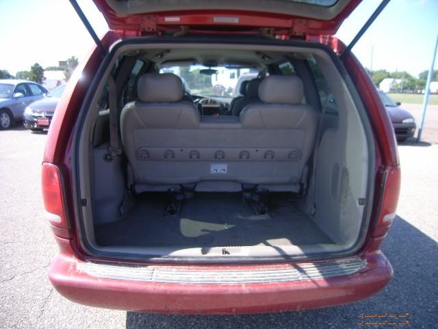 Chrysler Town and Country 2000 photo 4