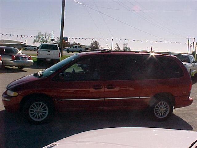 Chrysler Town and Country 2000 photo 1