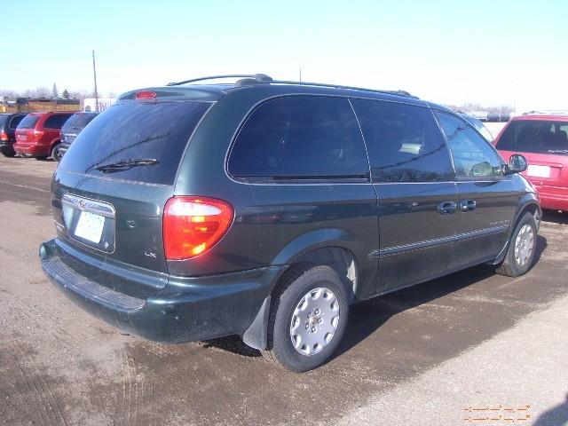 Chrysler Town and Country 2001 photo 1