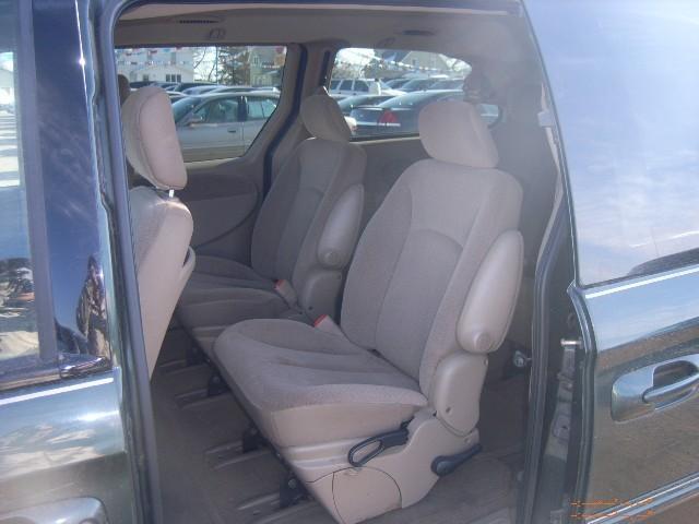 Chrysler Town and Country 2001 photo 4