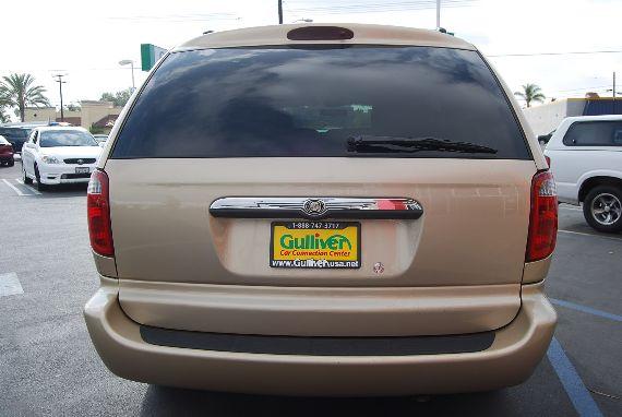 Chrysler Town and Country 2001 photo 3