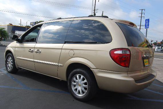Chrysler Town and Country 2001 photo 4