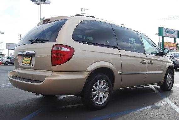 Chrysler Town and Country 2001 photo 5