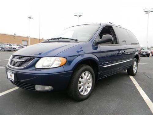 Chrysler Town and Country 2001 photo 2