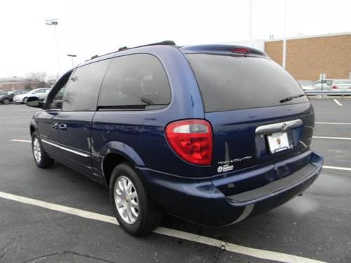 Chrysler Town and Country 2001 photo 4