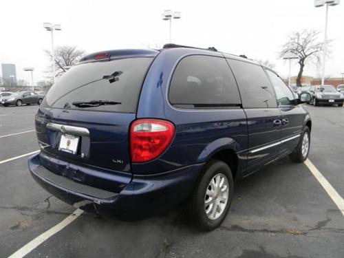 Chrysler Town and Country 2001 photo 5