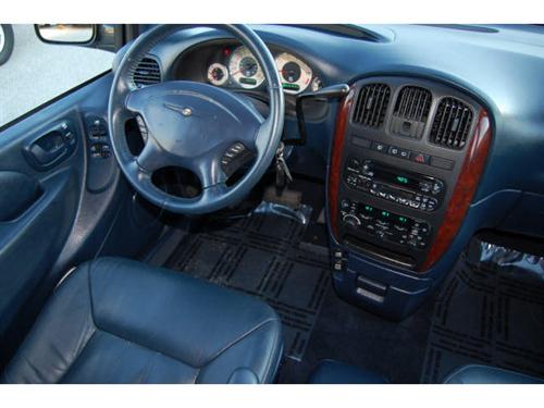 Chrysler Town and Country 2001 photo 5