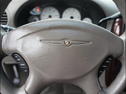 Chrysler Town and Country 2001 photo 1