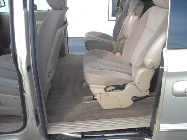 Chrysler Town and Country 2001 photo 3