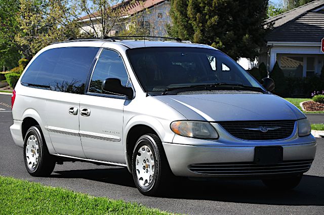 Chrysler Town & Country 2001 photo 1
