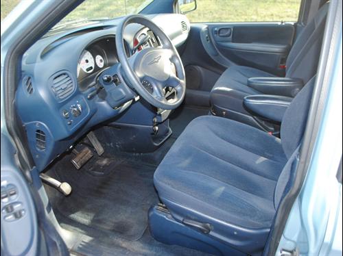 Chrysler Town and Country 2001 photo 1