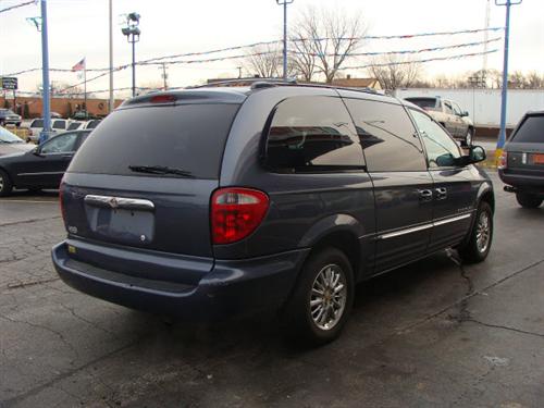 Chrysler Town and Country 2001 photo 3