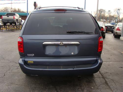 Chrysler Town and Country 2001 photo 4