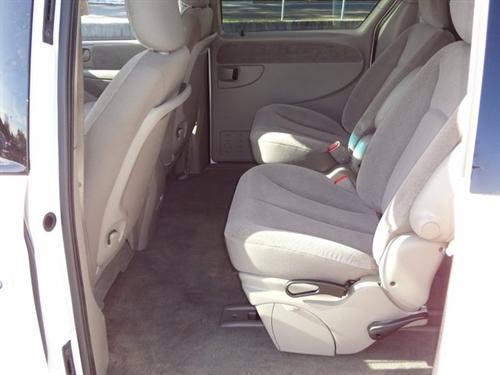 Chrysler Town and Country 2001 photo 4