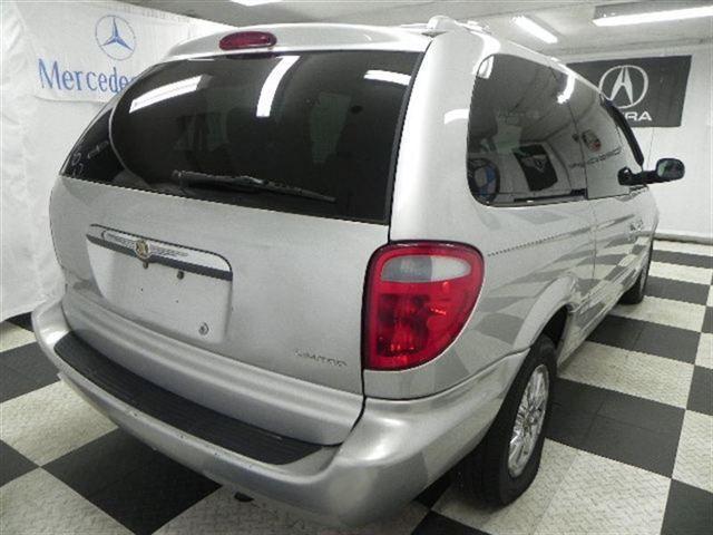 Chrysler Town and Country 2001 photo 4